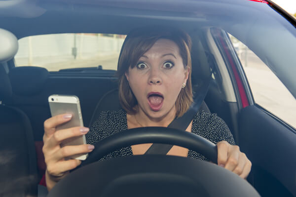 6 Dangerous Distractions When Driving
